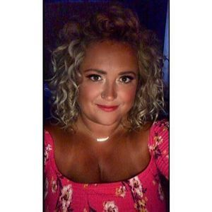 Meet your Posher, Deena